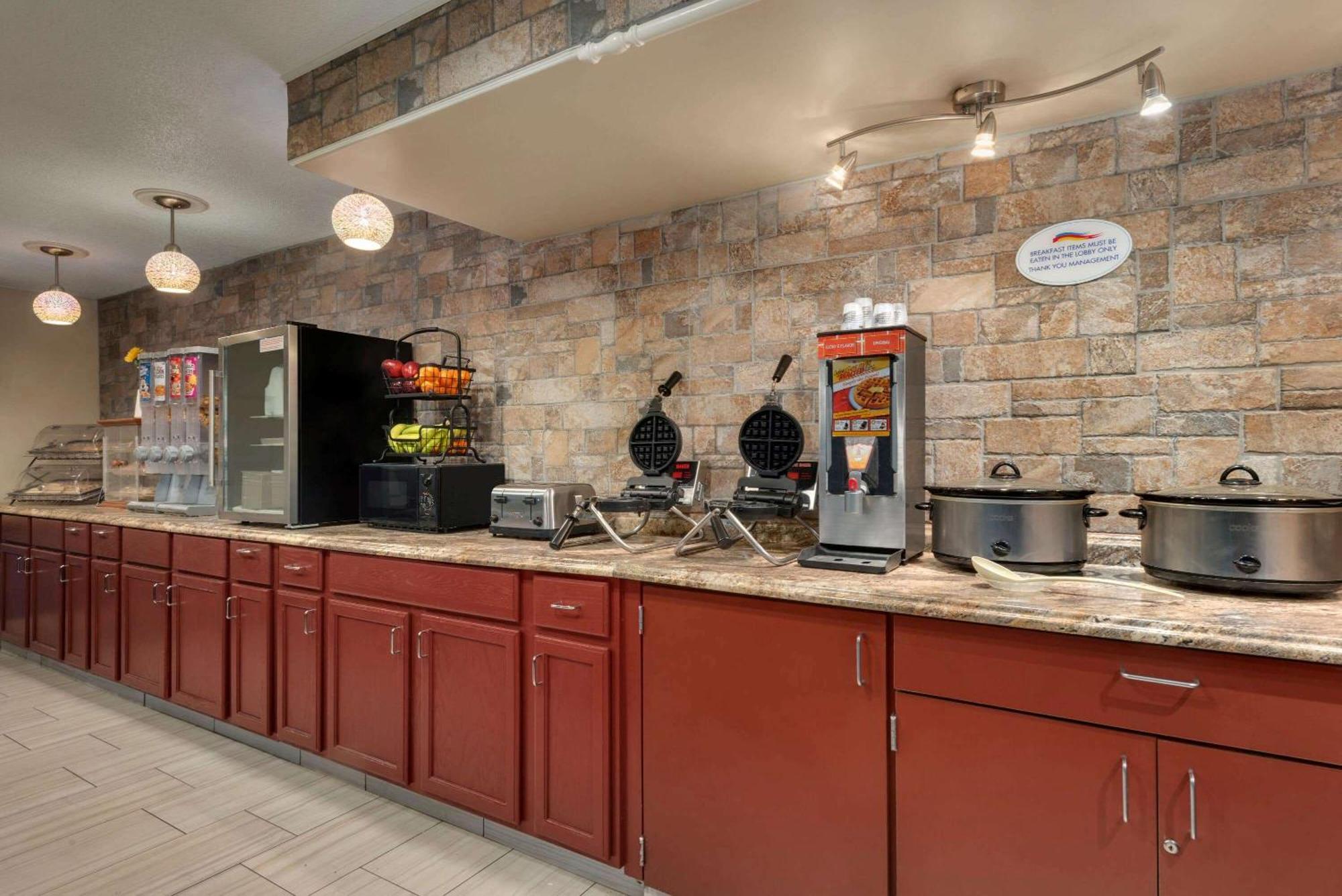 Baymont By Wyndham Muncie Near Ball State University Exteriör bild
